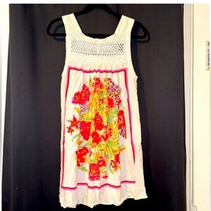 Free People Vintage Crochet Top Floral Shift in Cream with Red/Pink Floral sz M